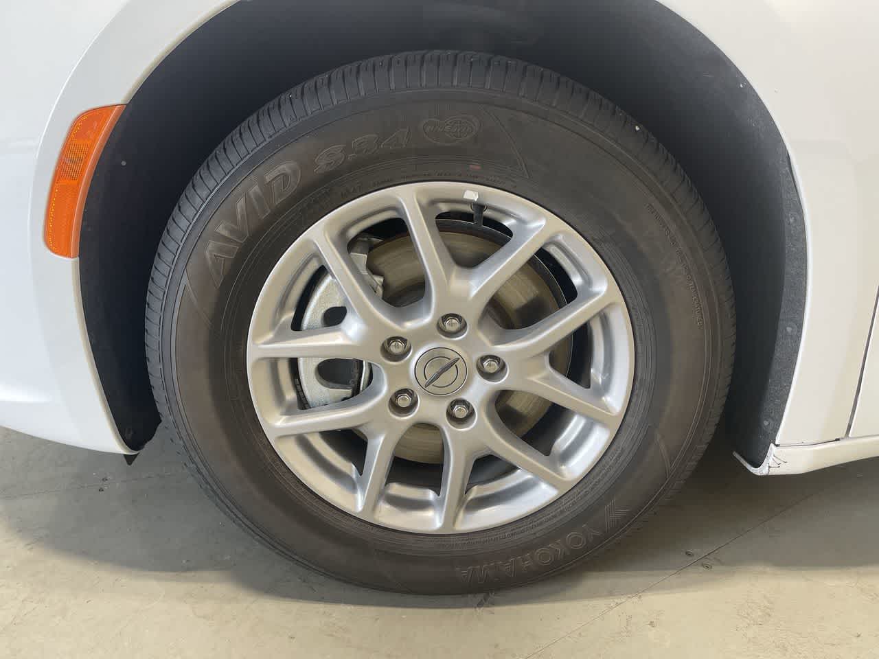 2025 Chrysler Pacifica Select