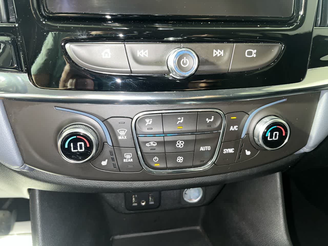 2018 Chevrolet Traverse LT Cloth