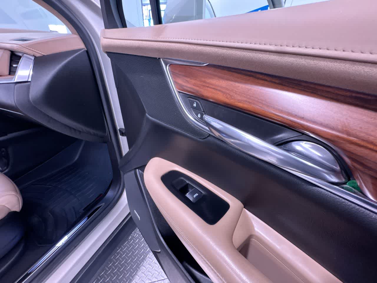 2017 Cadillac XT5 Platinum AWD