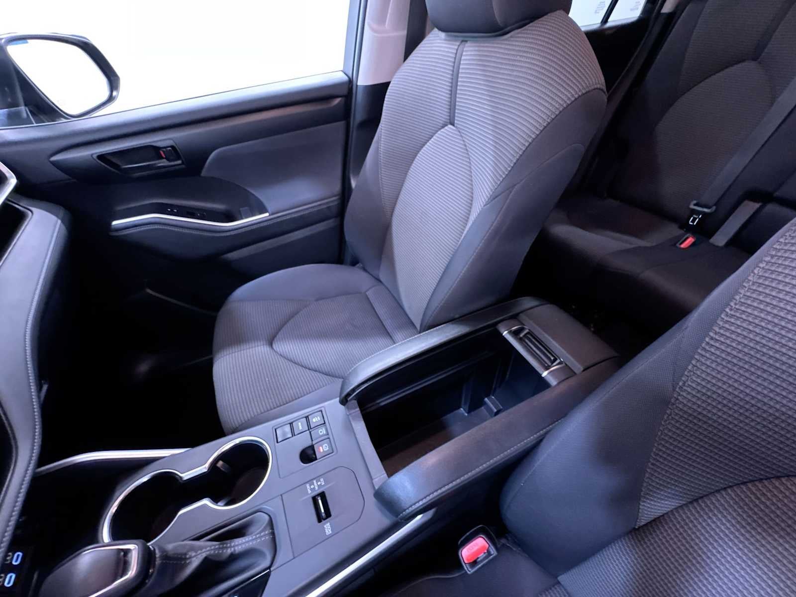 2025 Toyota Highlander LE