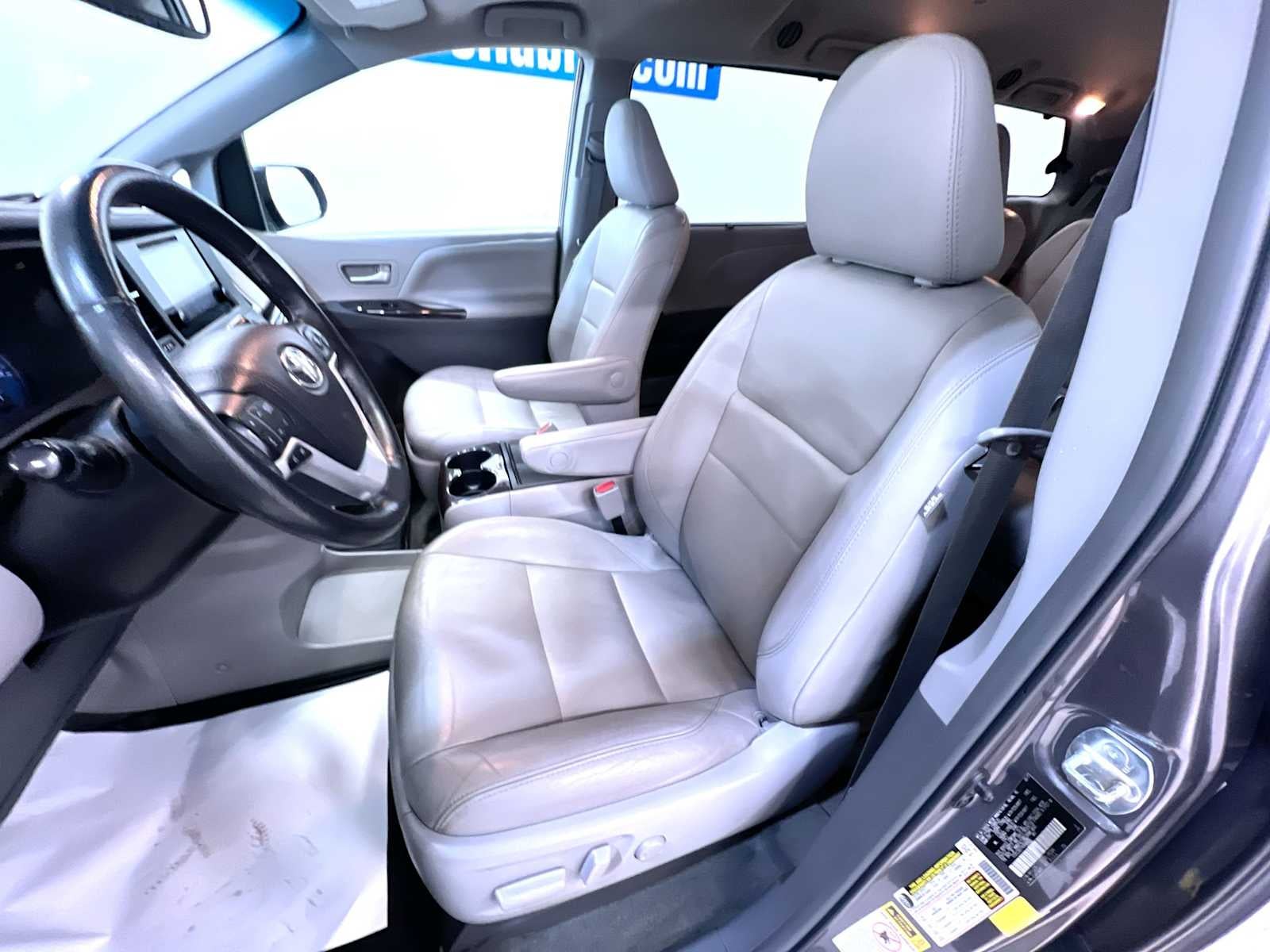 2017 Toyota Sienna XLE