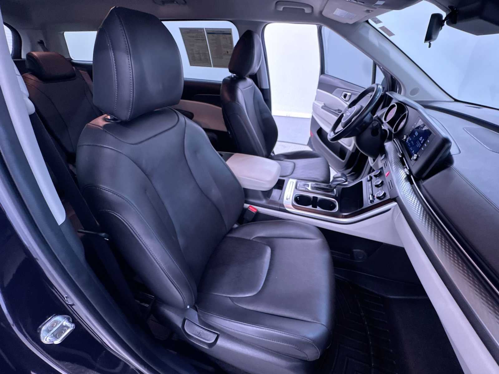 2023 Kia Carnival LX
