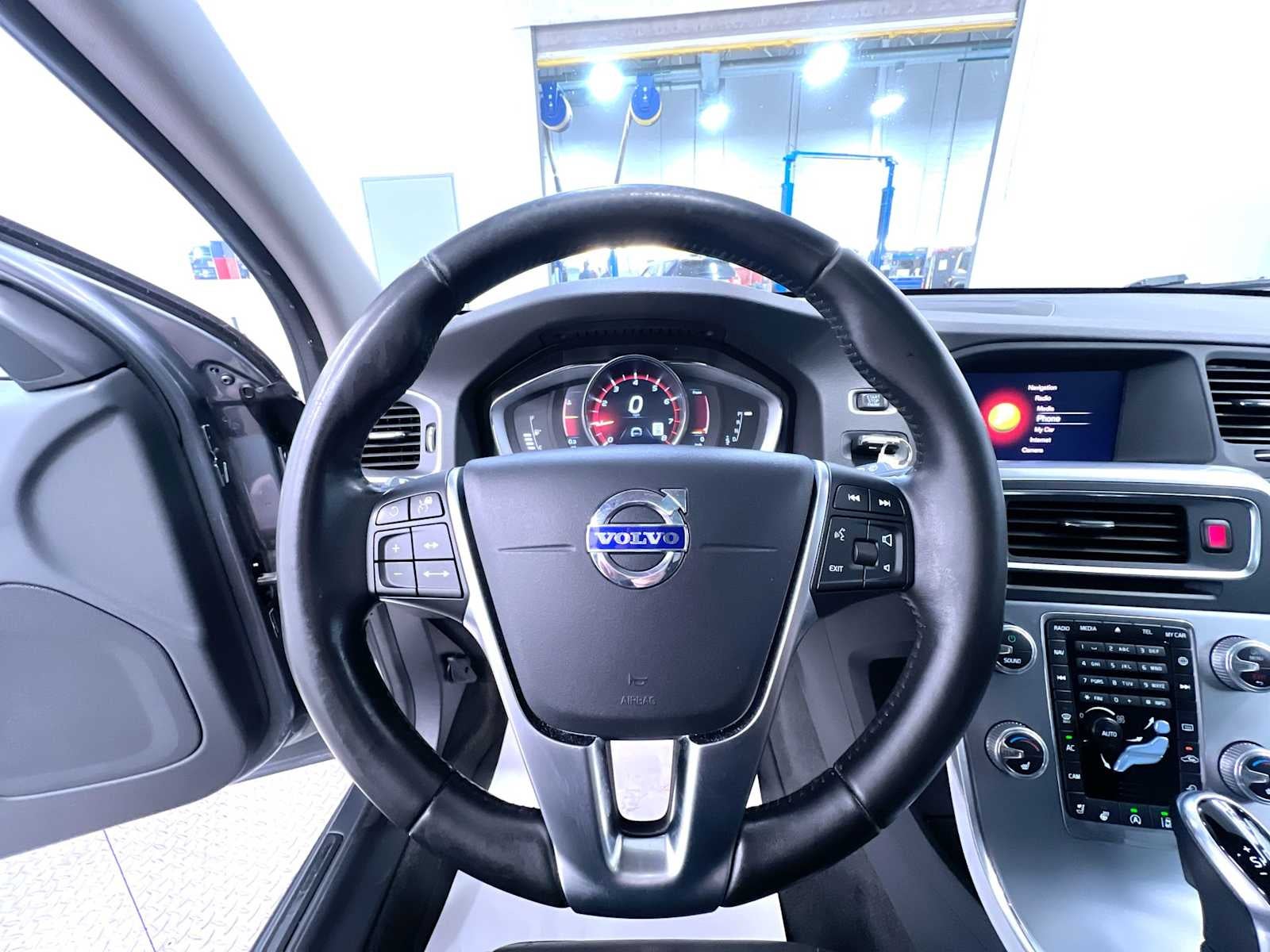 2018 Volvo V60 Cross Country Platinum