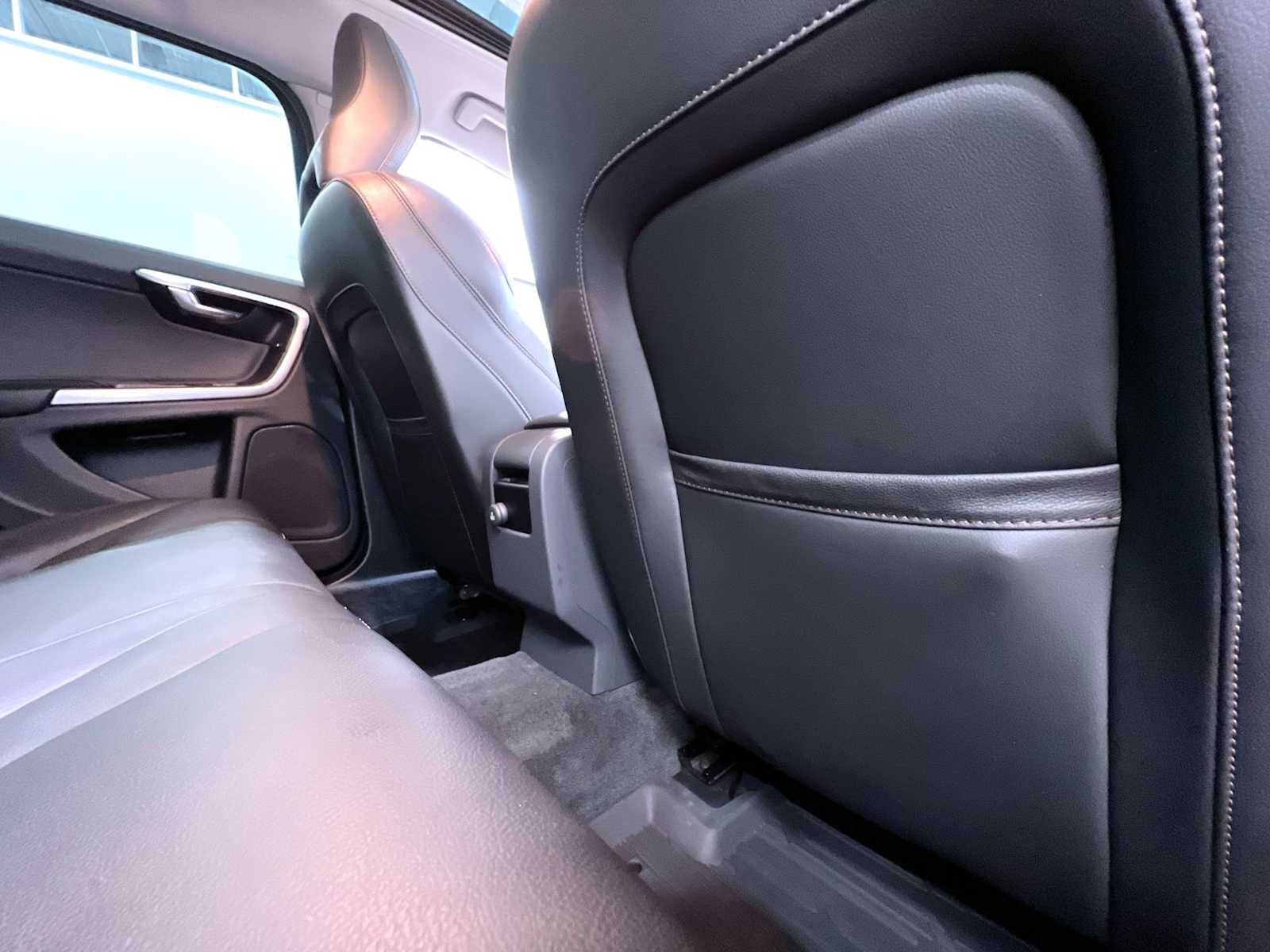 2018 Volvo V60 Cross Country Platinum