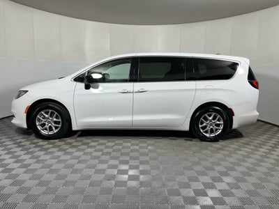 2024 Chrysler Voyager LX