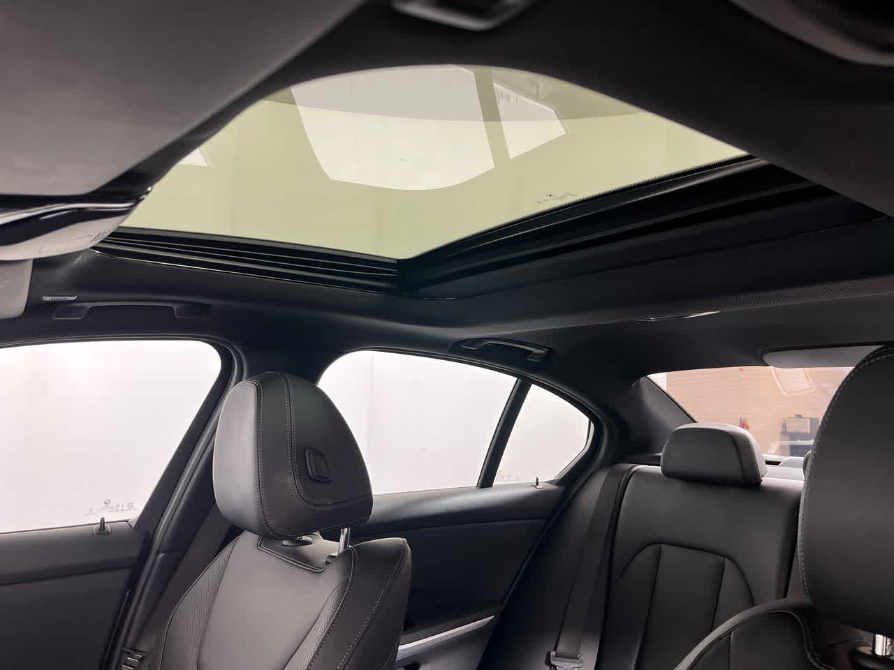 2025 BMW 330i 330i