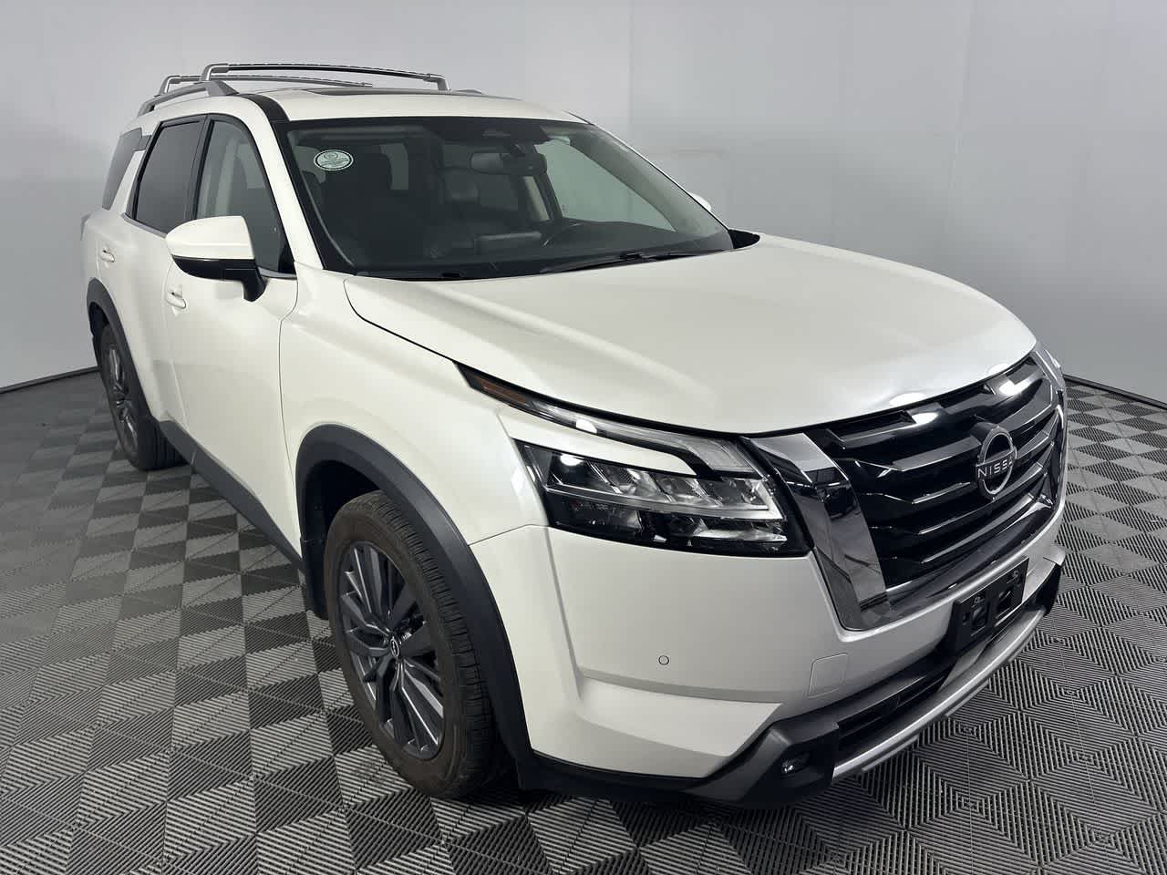 2022 Nissan Pathfinder SL